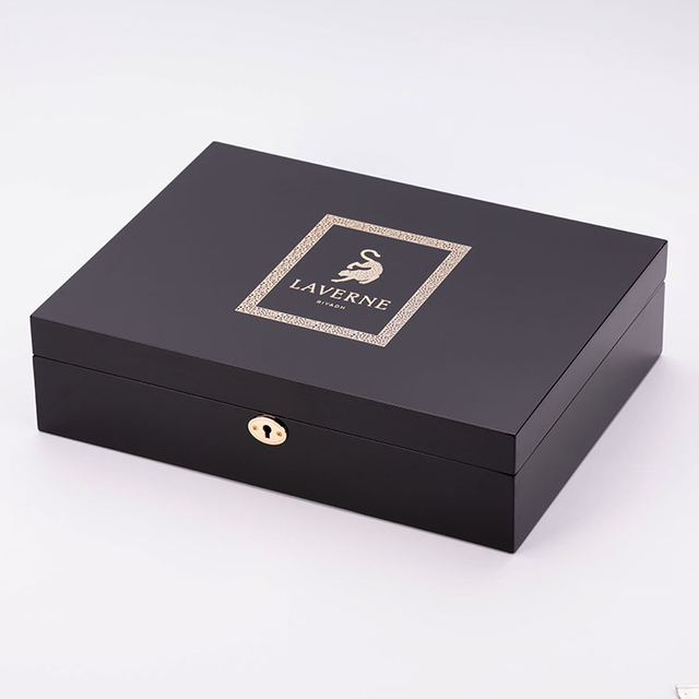 رسم بيانو أسود عالي الجودة ثلاث زجاجات من عطر الطلاء هدايا عبوة خشبية مربع خشبي