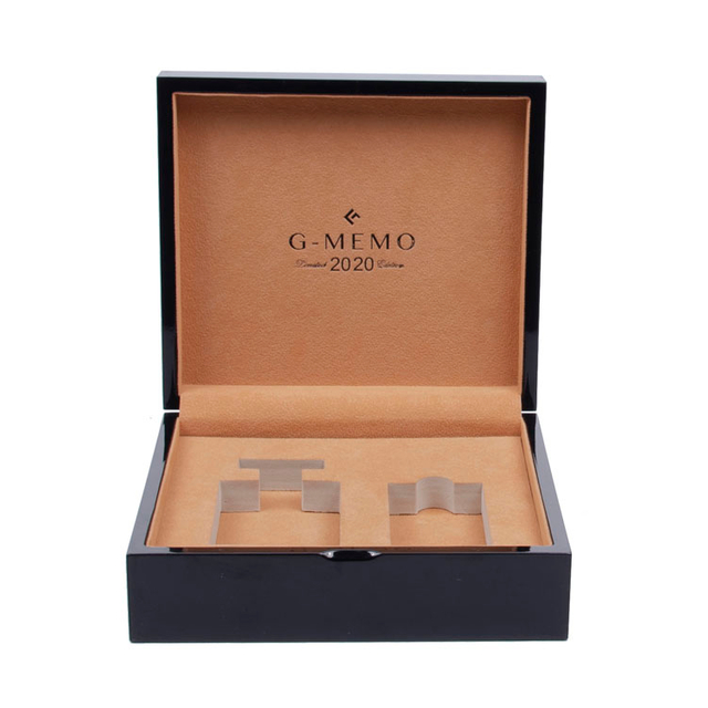 زجاجتان من عظم عظم العظم العظمي المربع من عظم الحديد الأسود.