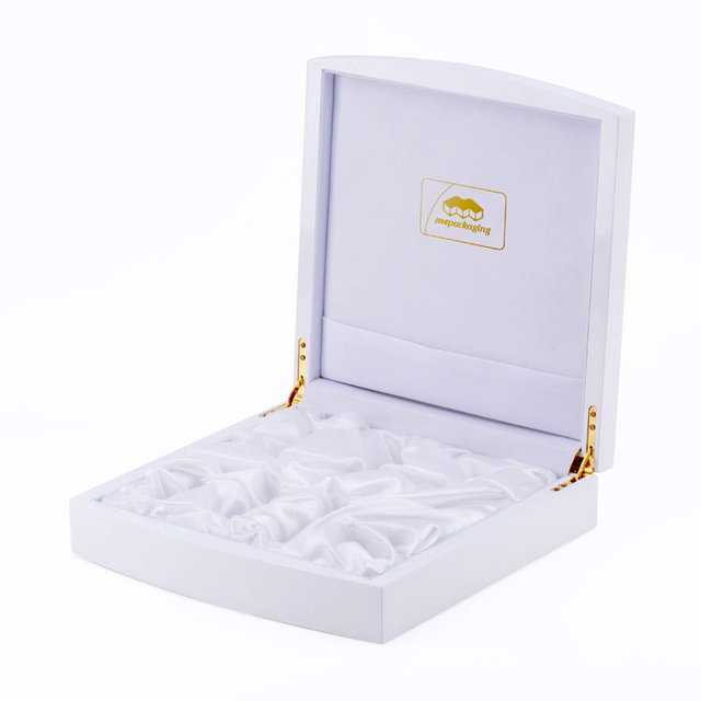 مجموعة كلاسيكية من الأسلوب الشرقي الكلاسيكي من البيض الرائع المنحني القبيح الطلاء العطور الخشبية مربع التغليف تخصيص مربع الهدايا