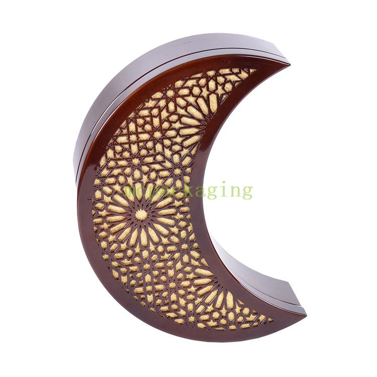 KSA Jeddah Season Moon Shape Wood Chocolate Dates GFT Display في دبي