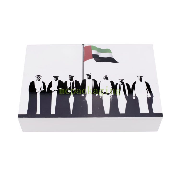 KSA Jeddah الموسم الخشبي مربع مصنع مخصص مخصص أبيض مفتوح ورنيش محفور القفص الخشبي هدية الشوكولاتة مربع الخشب