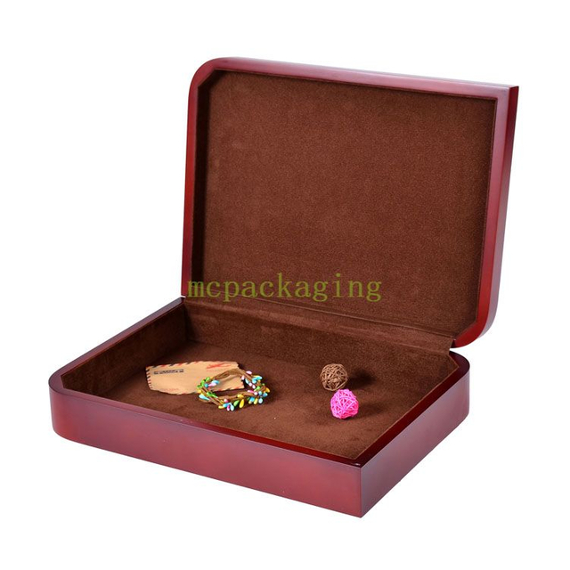 صناديق هدايا خشبية منقوشة أنيقة