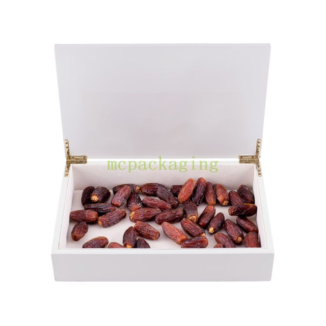 KSA Jeddah الموسم الخشبي مربع مصنع مخصص مخصص أبيض مفتوح ورنيش محفور القفص الخشبي هدية الشوكولاتة مربع الخشب