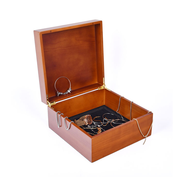 تعتزم البلوط بشعار مات محفور