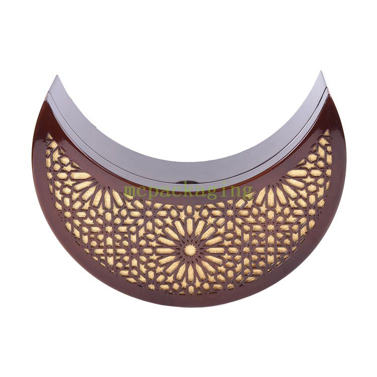 KSA Jeddah Season Moon Shape Wood Chocolate Dates GFT Display في دبي